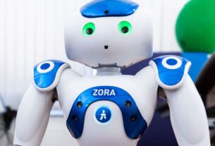 robot scruter emotions seniors